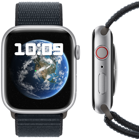 Vue de l’avant et du côté de la nouvelle Apple Watch carboneutre.