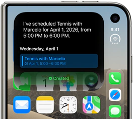 iPhone Duo, plié, l’écran externe affiche une notification Siri A I indiquant une mise à jour du calendrier